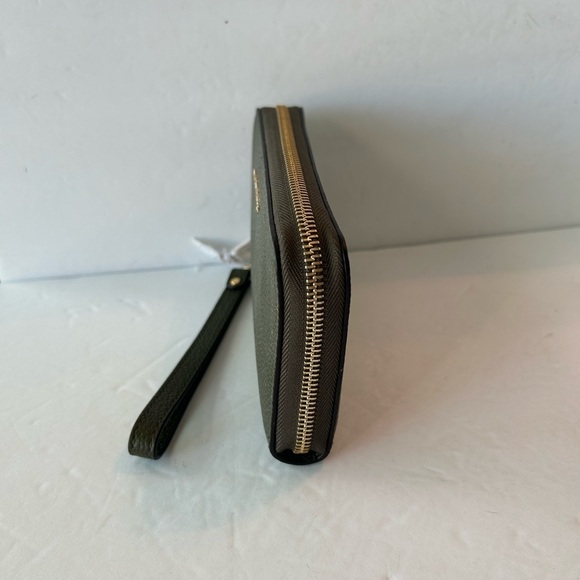 Michael Kors NWT Olive Pebble Grain Phone Case Wristlet - Picture 6 of 7